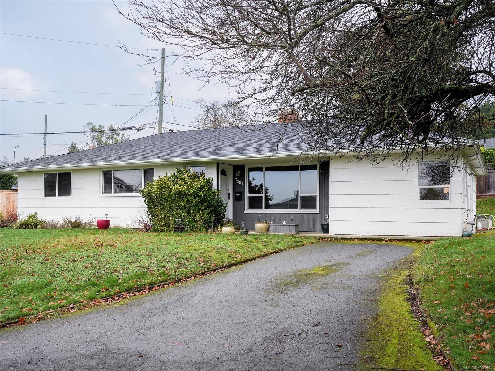 Saanich, BC V8P 4N6,3201 Frechette St