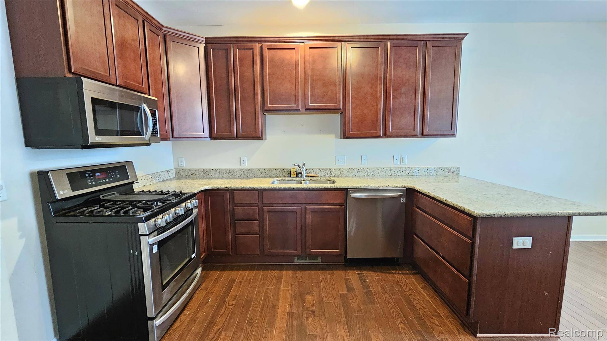 Novi, MI 48377,41594 Mitchell RD