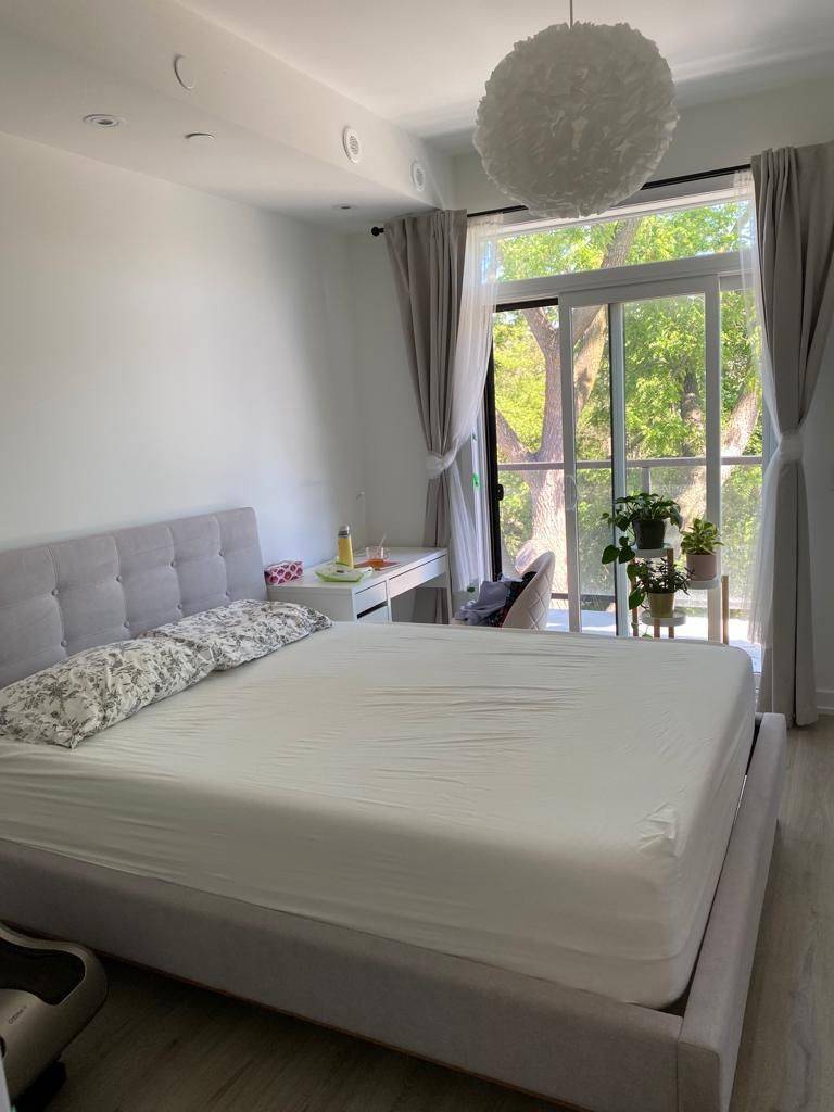 Toronto C14, ON M2M 0B8,51 Winlock PARK #24