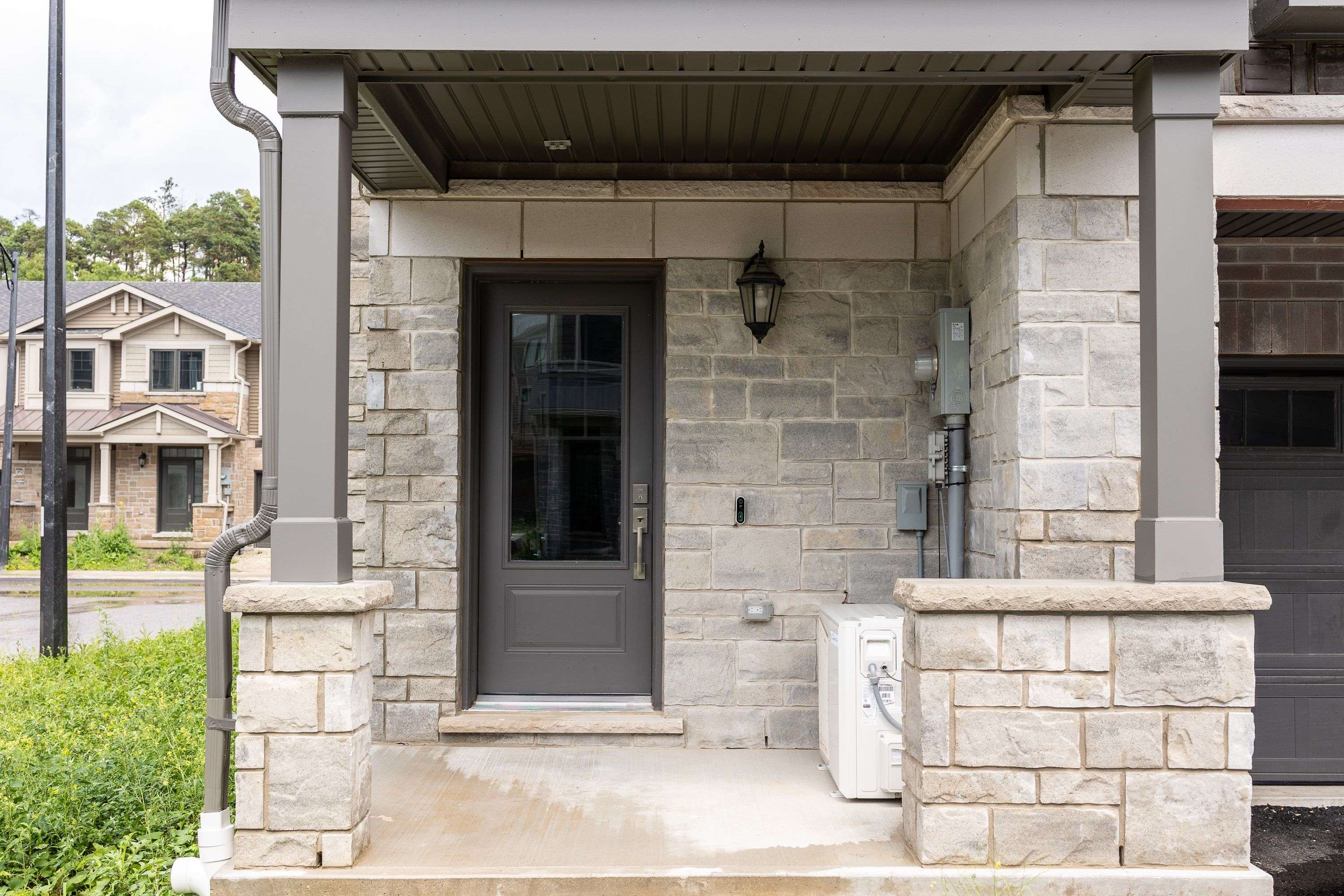 Cambridge, ON N1R 8J8,100 Hollywood CT #17