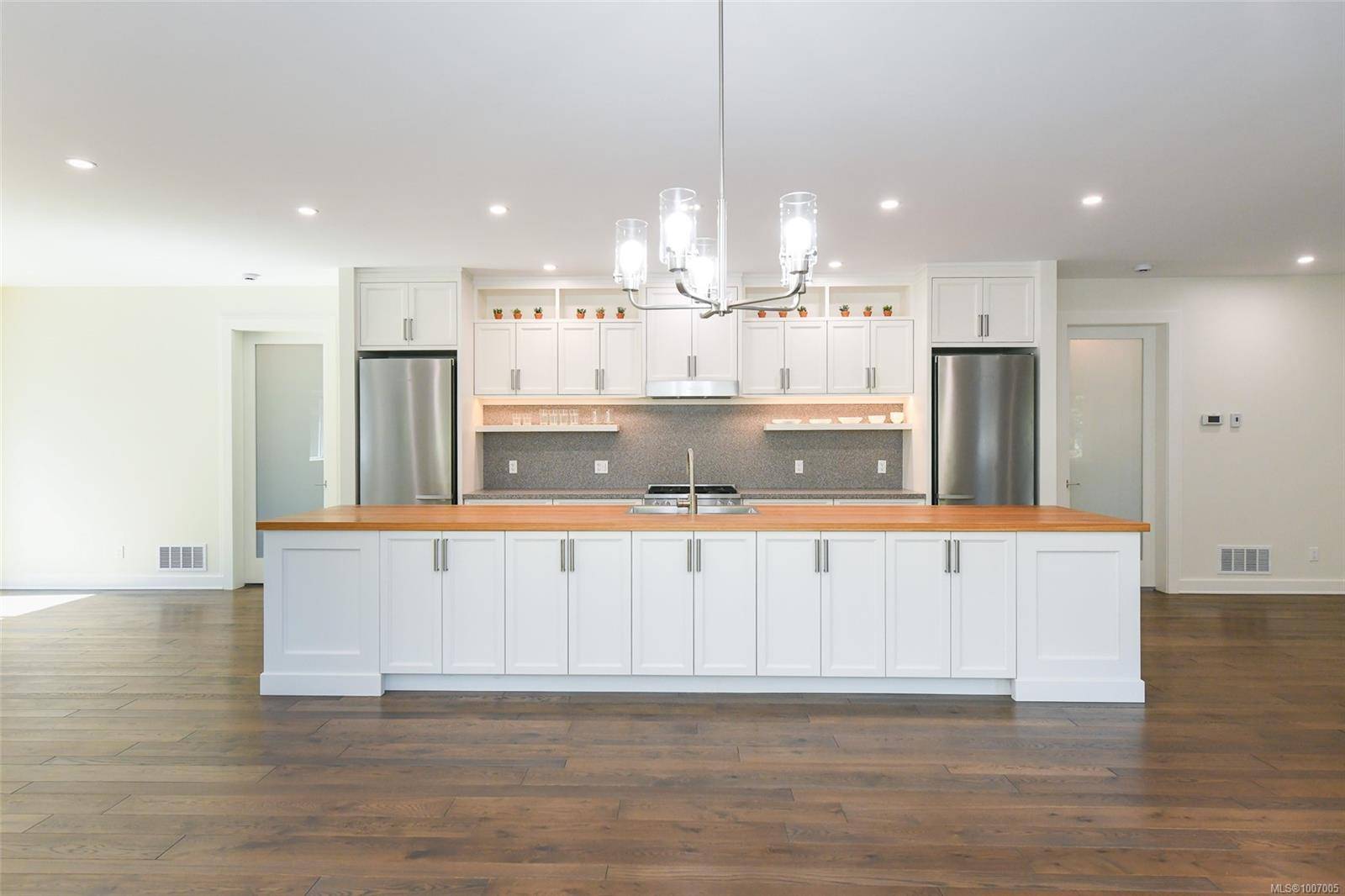 Royston, BC V0R 2V0,3767 Maple Lane