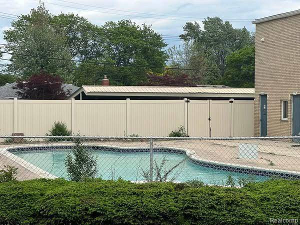 Dearborn Heights, MI 48127,7350 N INKSTER RD #10