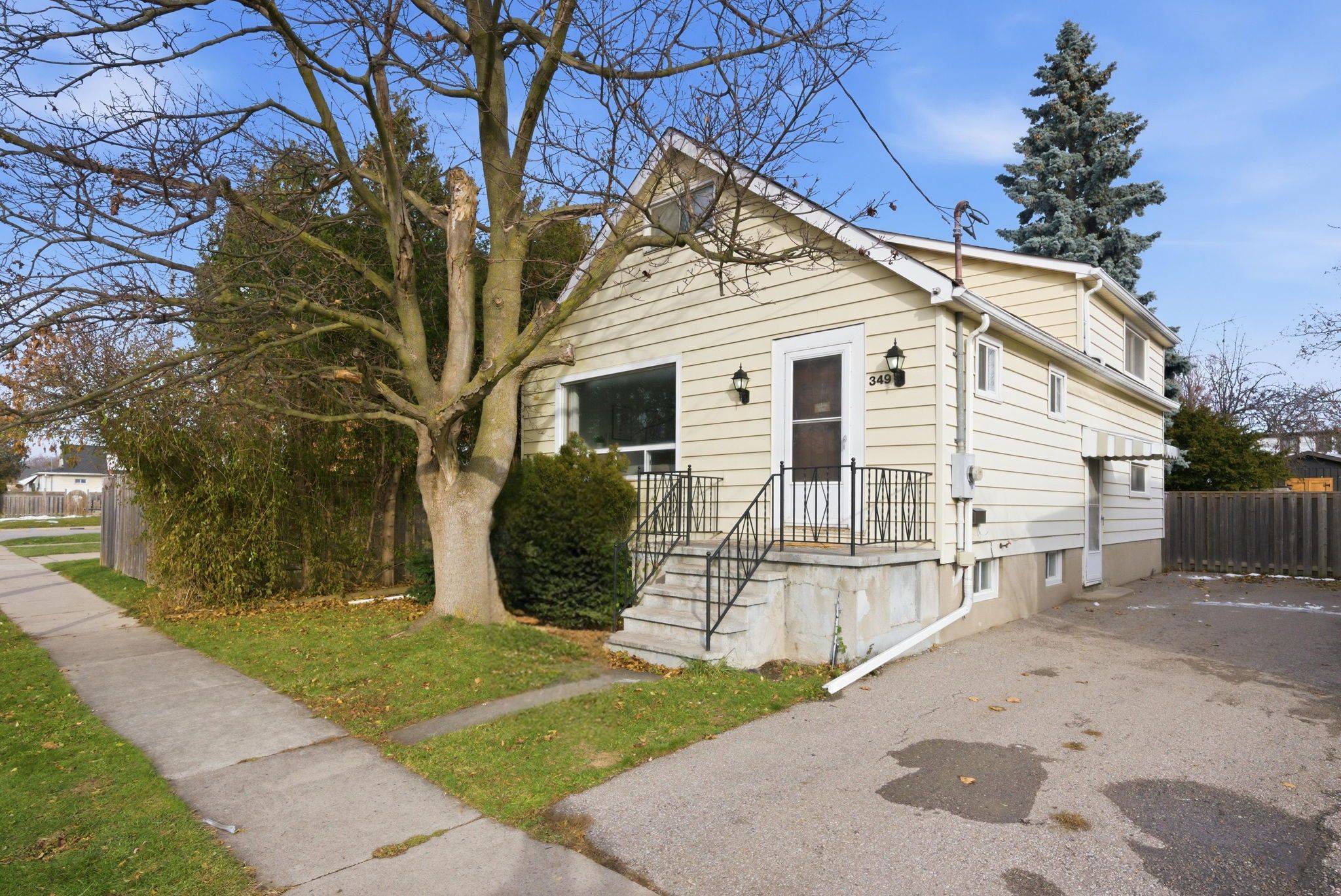 Oshawa, ON L1H 5S3,349 Oshawa BLVD S