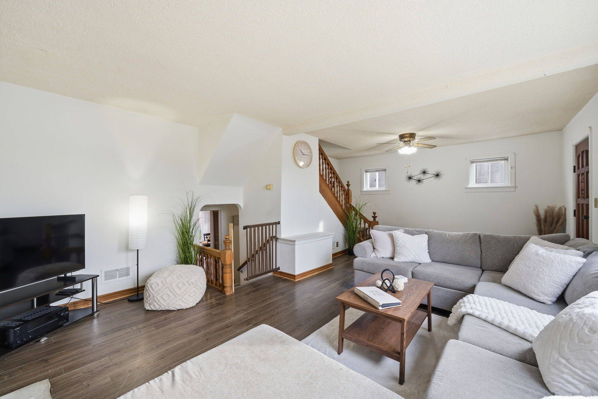 Oshawa, ON L1H 5S3,349 Oshawa BLVD S