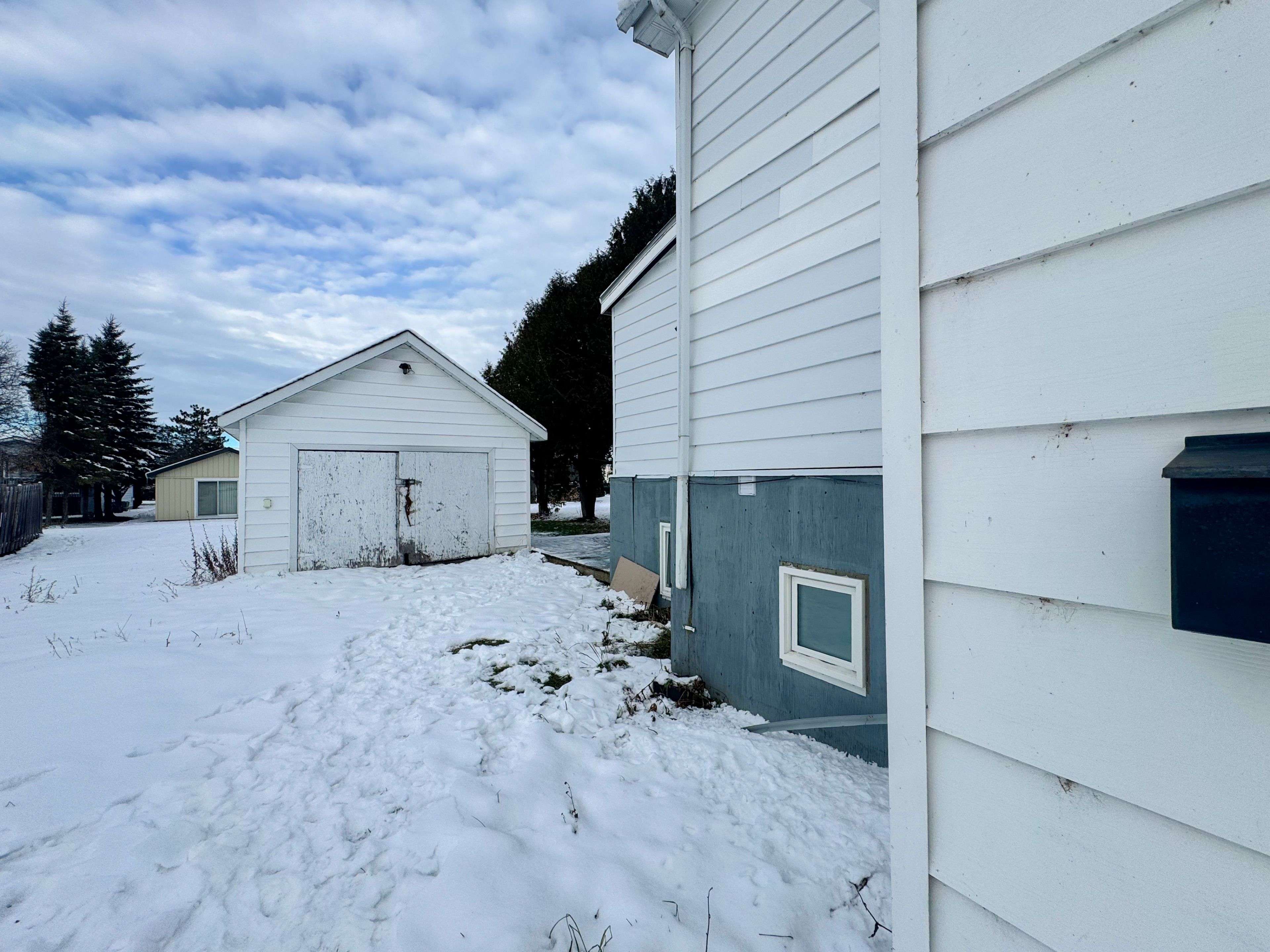 Englehart, ON P0J 1H0,83 Sixth AVE