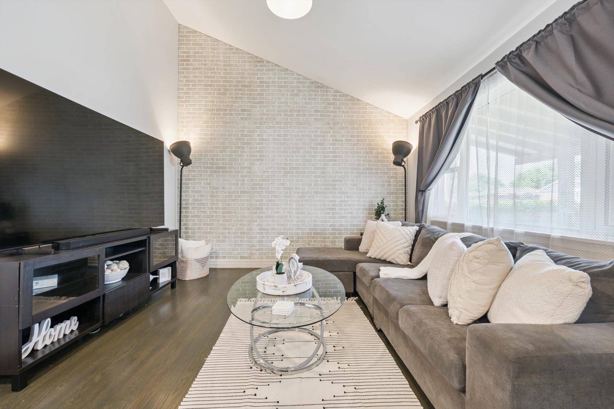 Brampton, ON L6W 1M1,57 Nanwood DR