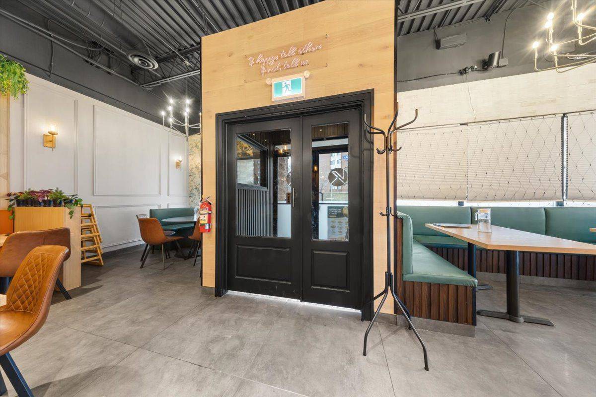 Britannia - Lincoln Heights And Area, ON K2B 7K4,3059 Carling AVE