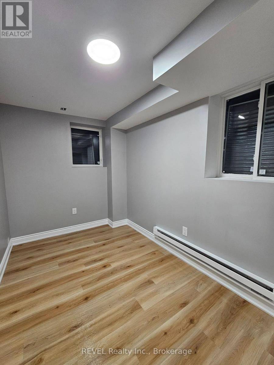 Thorold, ON L2V 0K9,16 CONCORD DR #LOWER