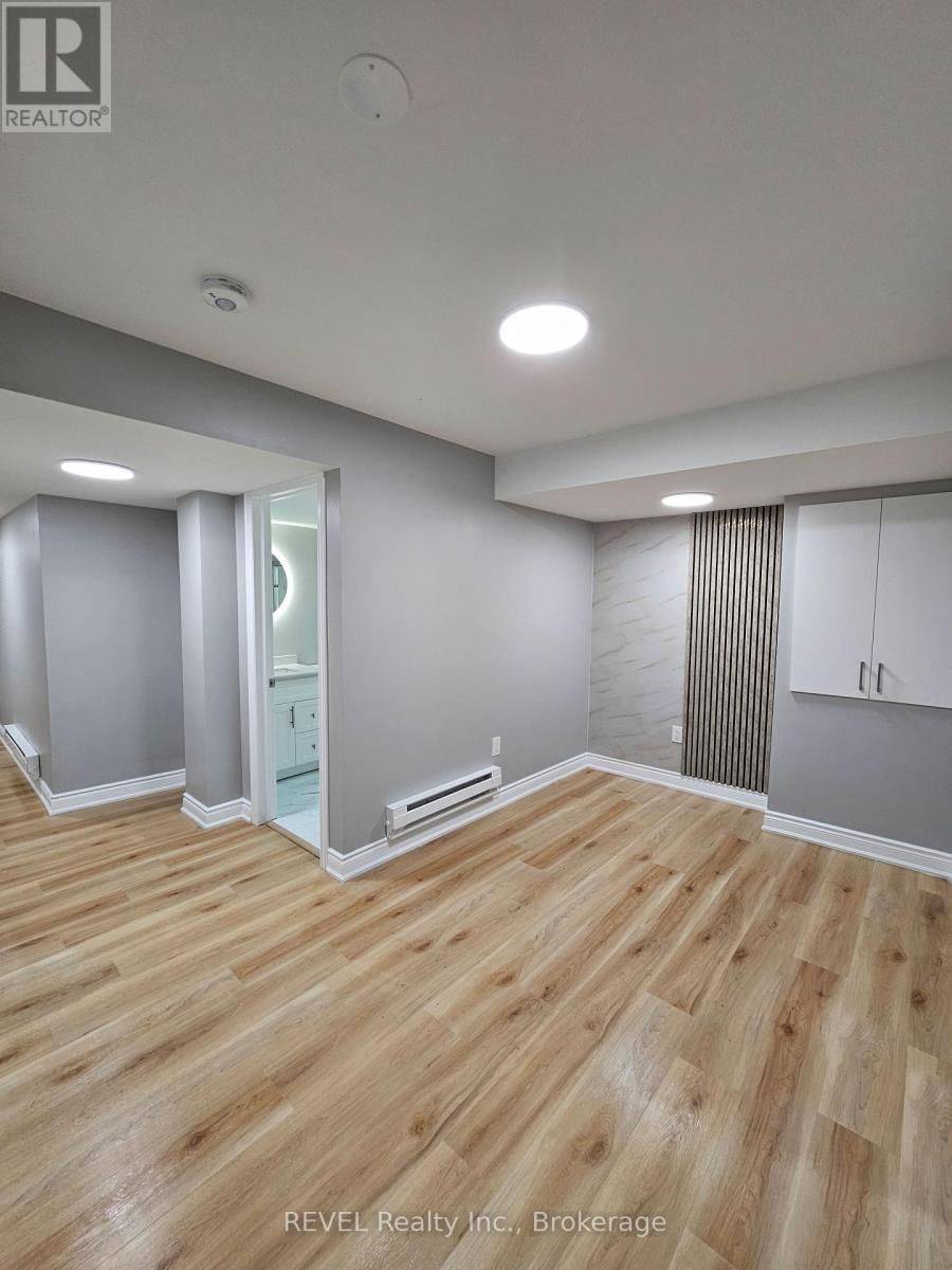 Thorold, ON L2V 0K9,16 CONCORD DR #LOWER