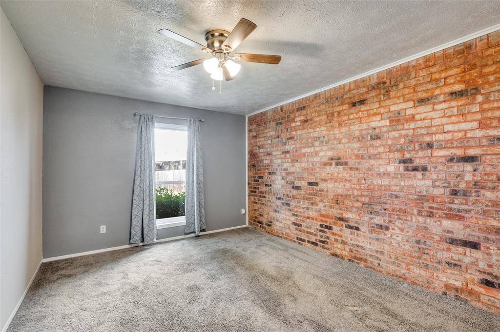 Grand Prairie, TX 75052,82 E Mountain Creek Drive E