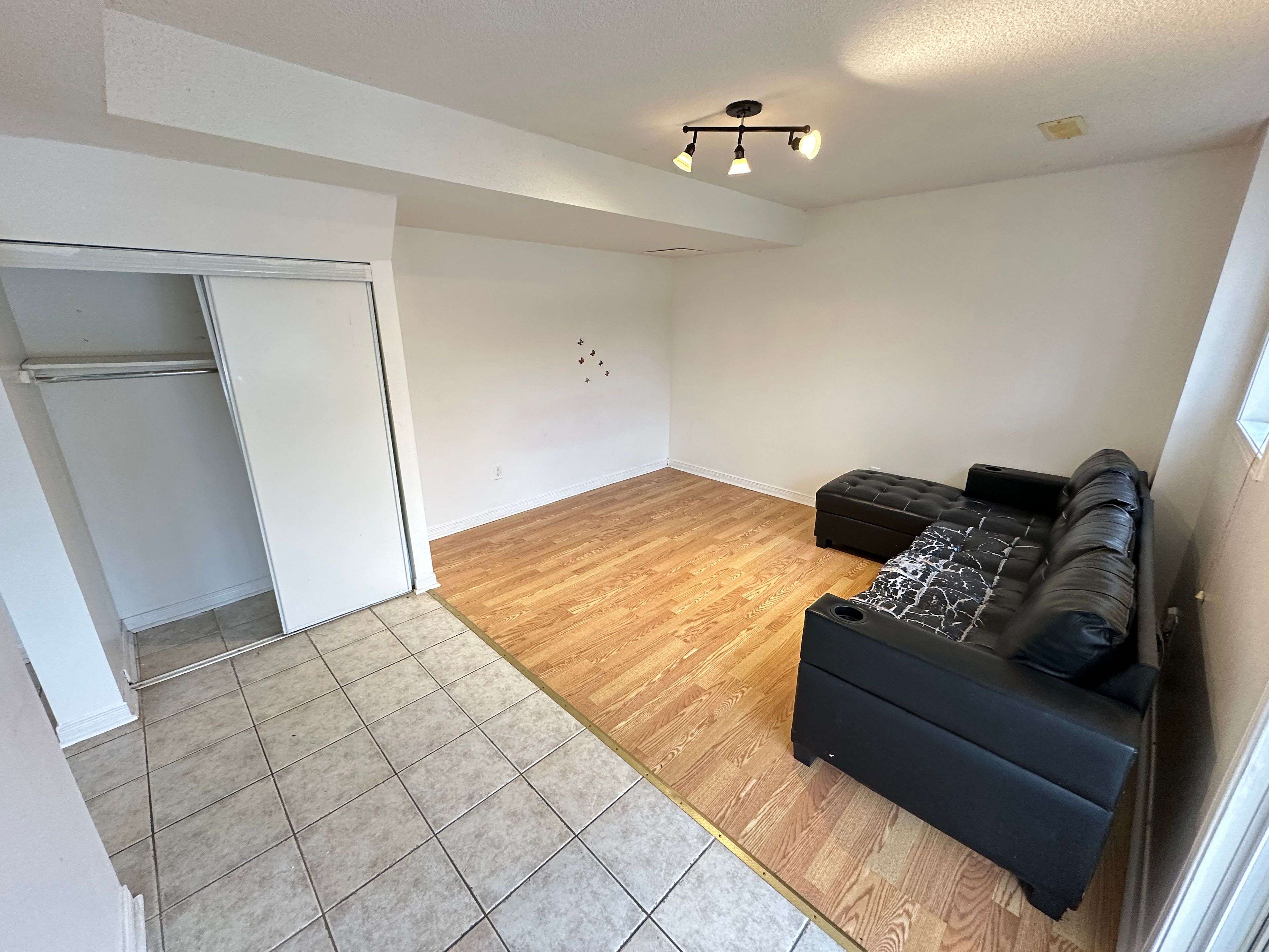 Toronto E11, ON M1B 6E4,124 Meandering TRL