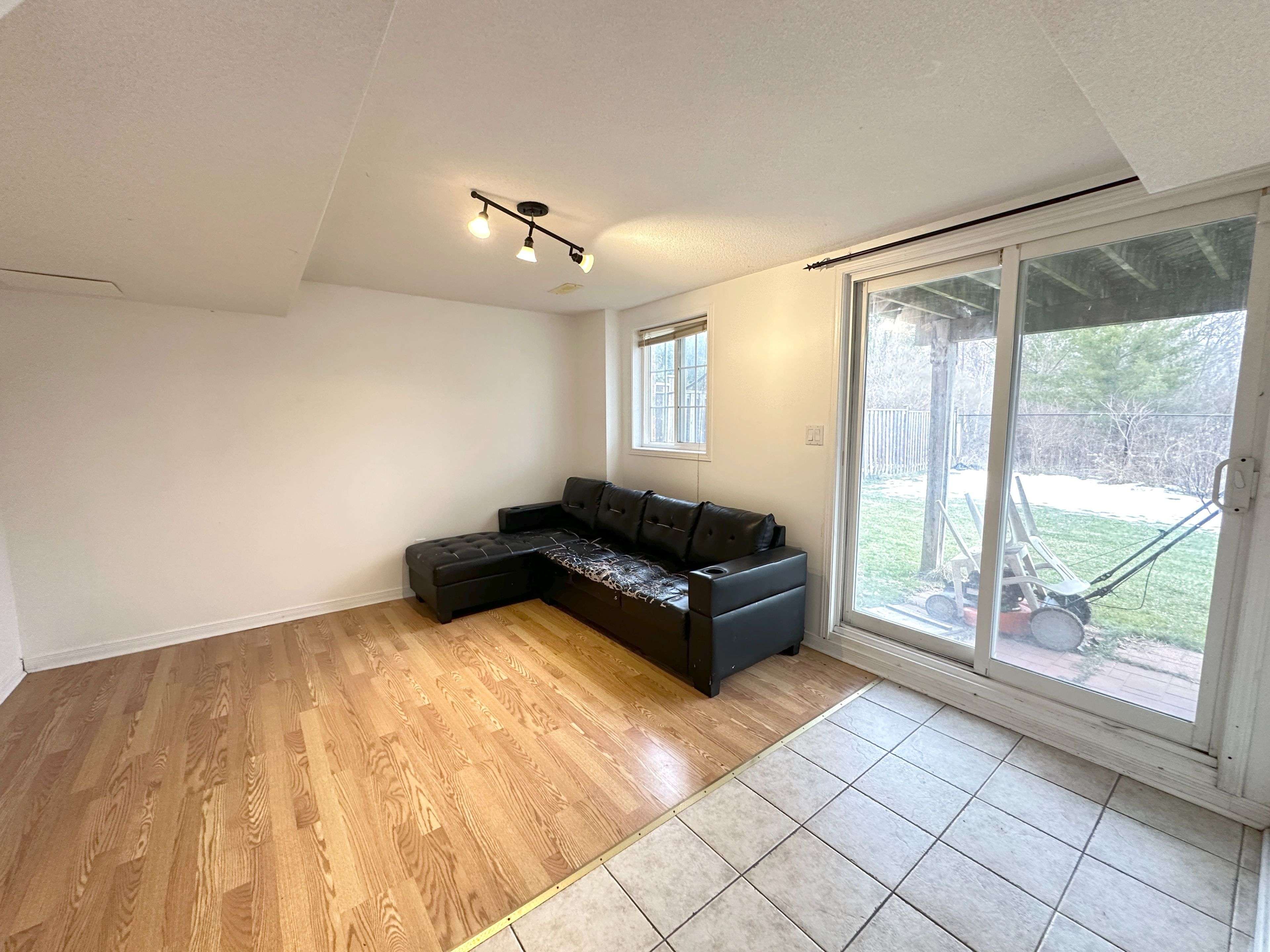 Toronto E11, ON M1B 6E4,124 Meandering TRL