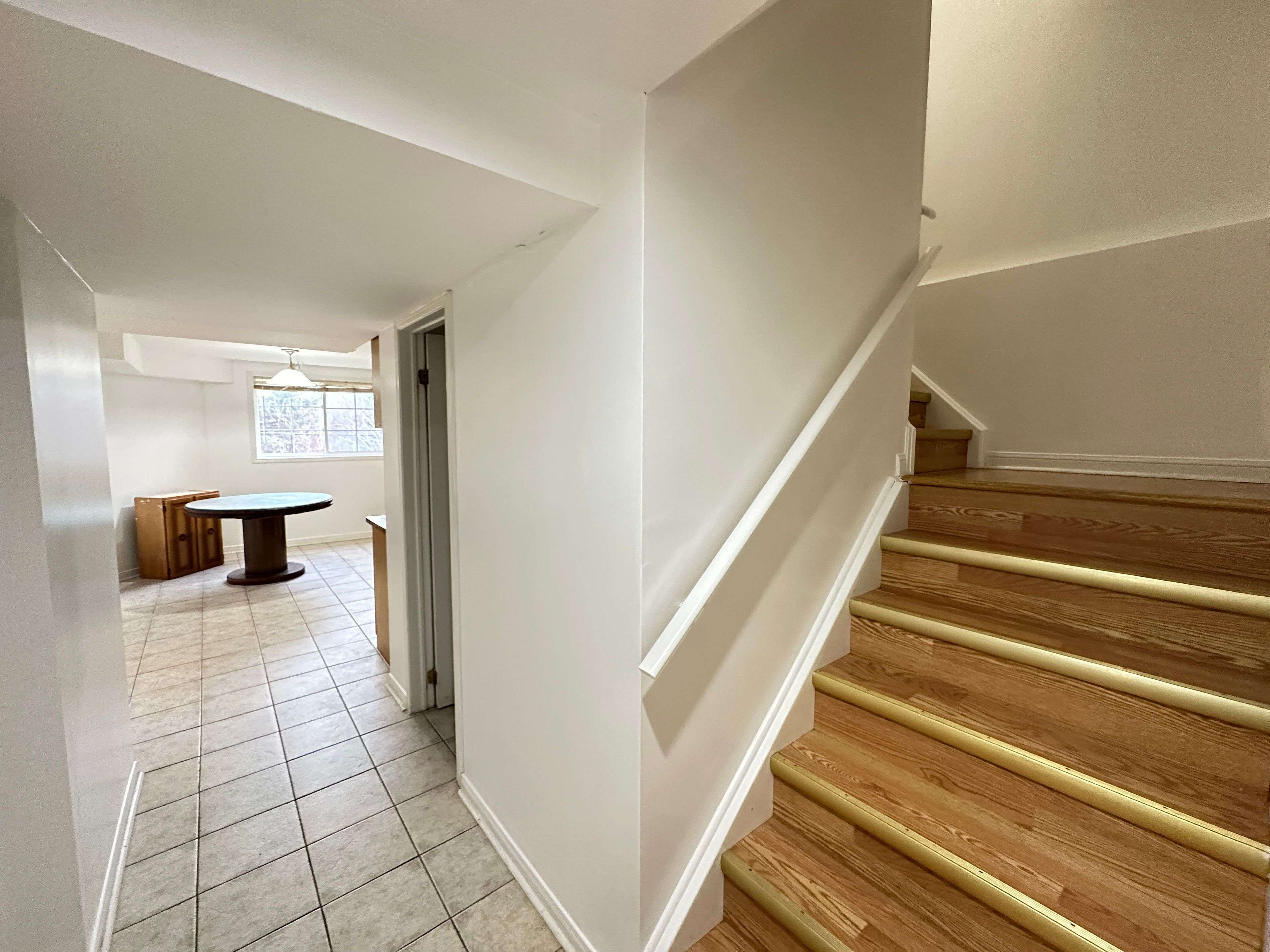 Toronto E11, ON M1B 6E4,124 Meandering TRL