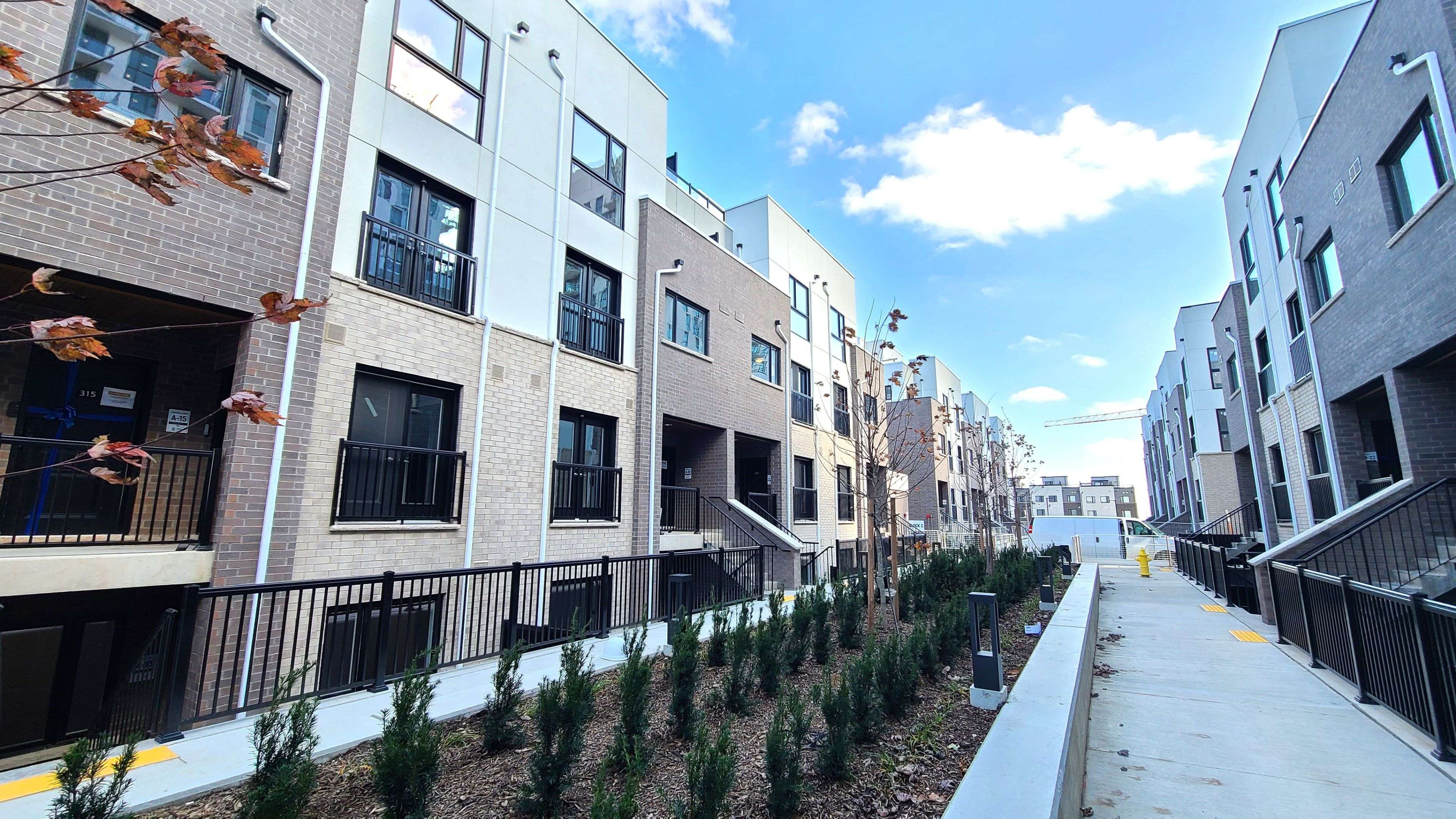 Oakville, ON L6H 7X5,349 Wheat Boom DR #207-A