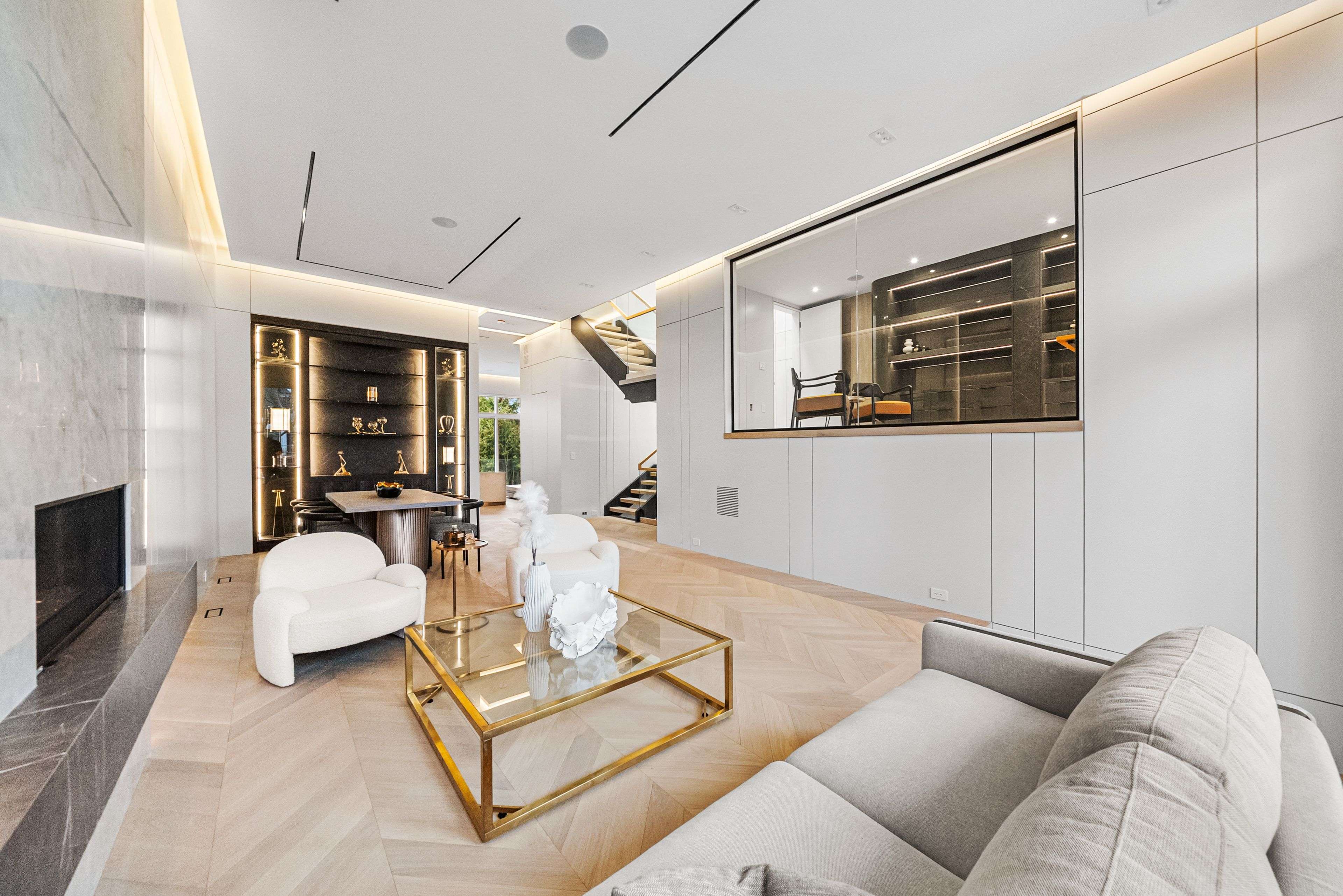 Toronto C11, ON M4G 2E9,167 Parkhurst BLVD