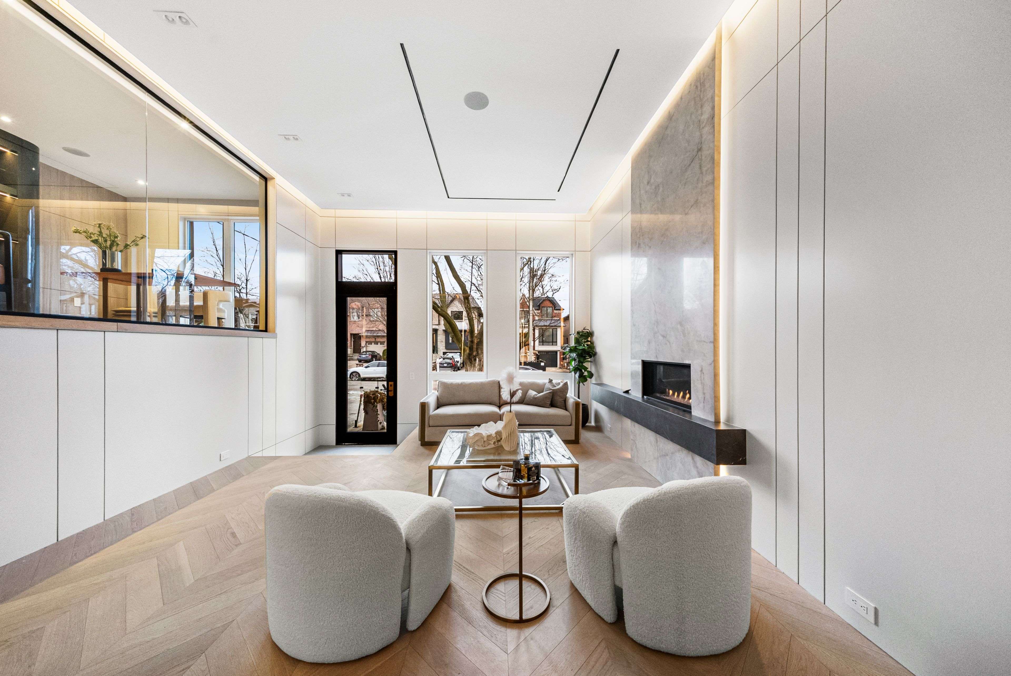 Toronto C11, ON M4G 2E9,167 Parkhurst BLVD