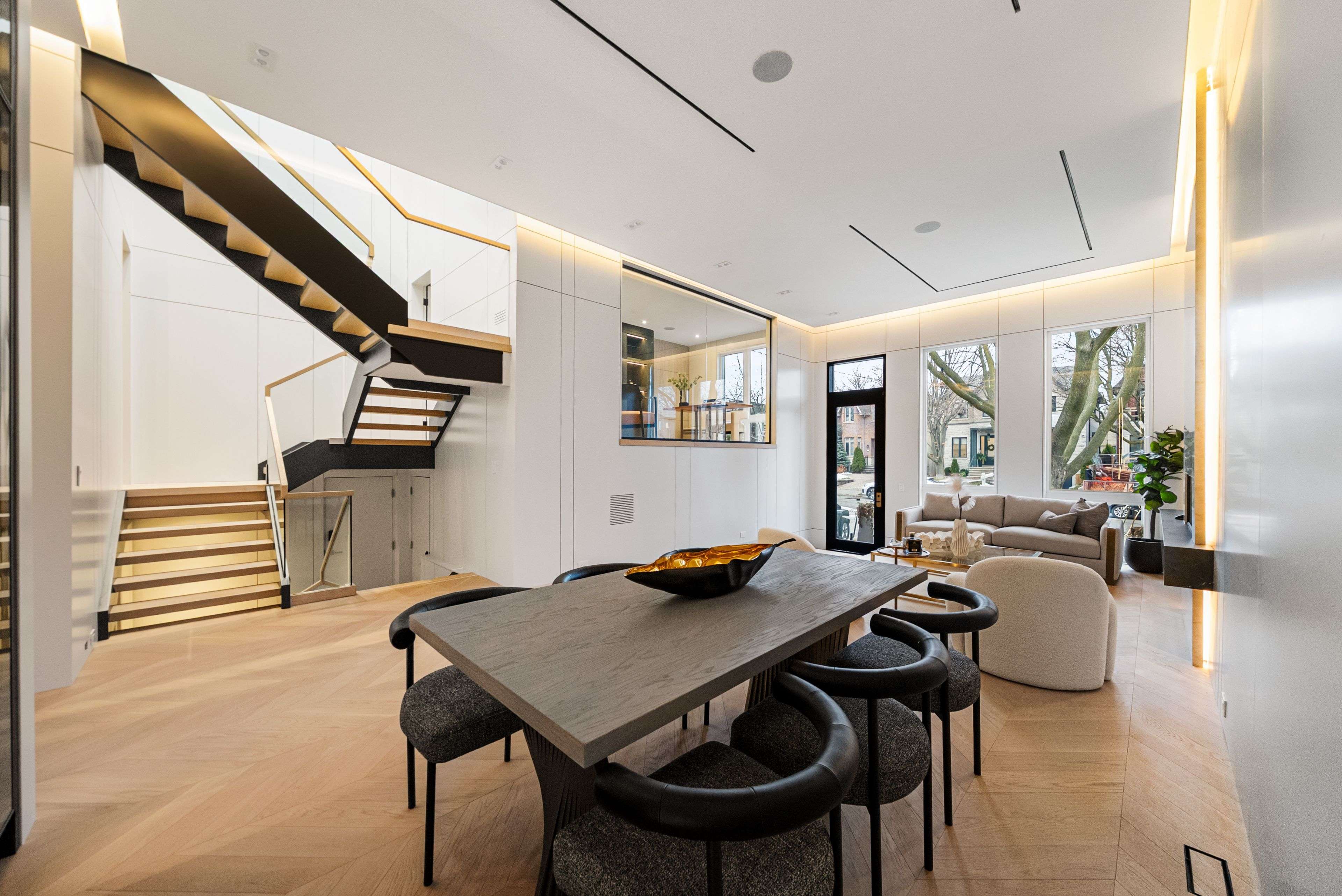 Toronto C11, ON M4G 2E9,167 Parkhurst BLVD