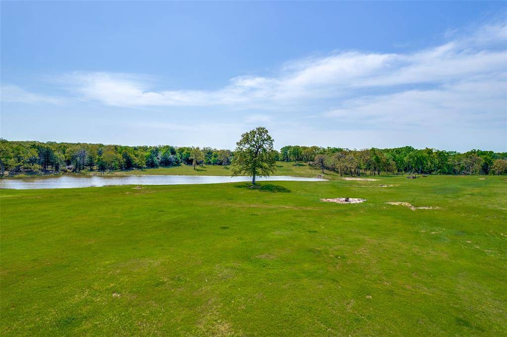 Collinsville, TX 76233,2826 County Road 215