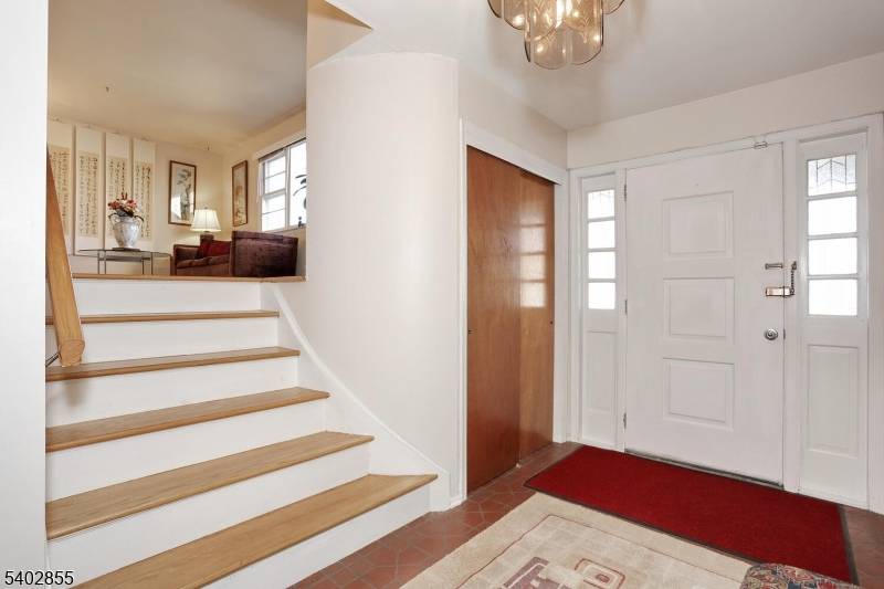 Wanaque Boro, NJ 07465,18 Schirra Dr