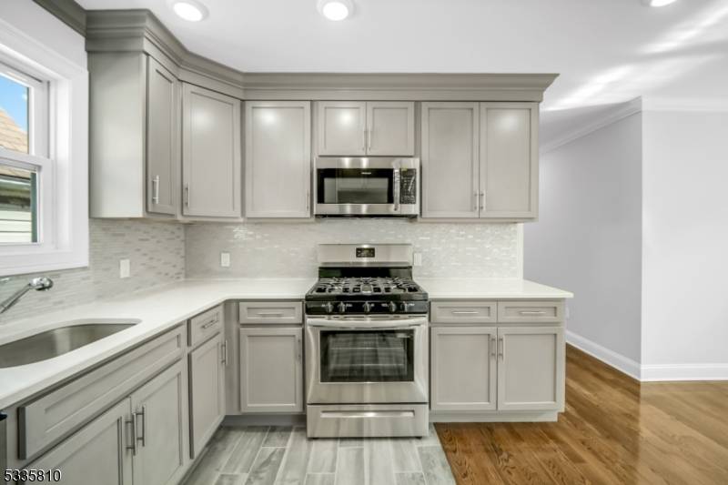 East Orange City, NJ 07017,146 N 15Th St, Apt 2 #2