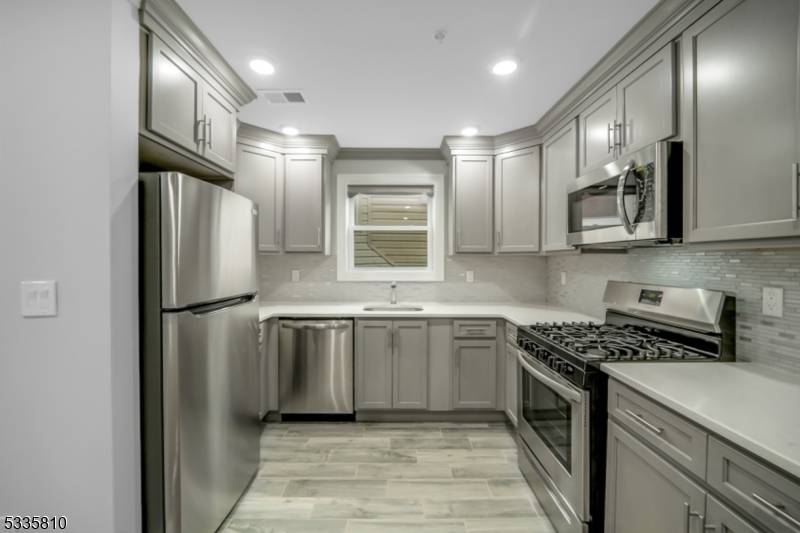 East Orange City, NJ 07017,146 N 15Th St, Apt 2 #2