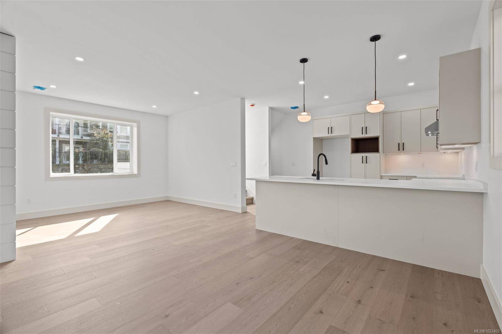 Colwood, BC V9C 0H2,571 Bezanton Way #1