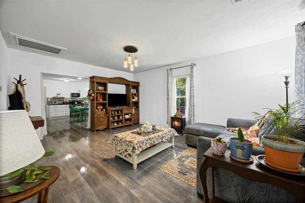 Whitney, TX 76692,406 S Llano Street