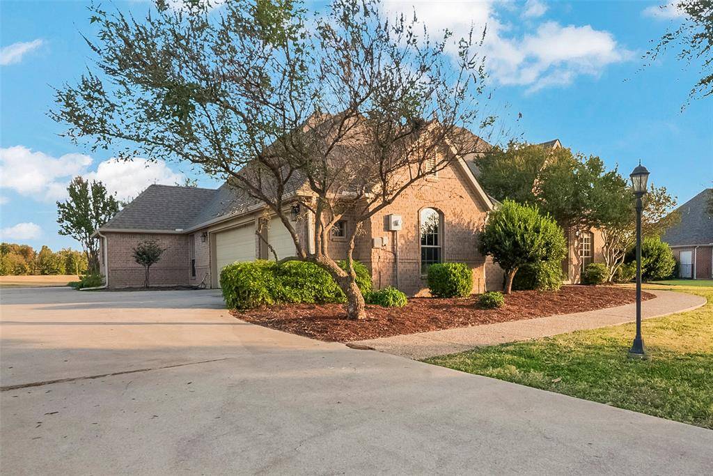 Van Alstyne, TX 75495,102 Buckskin Drive