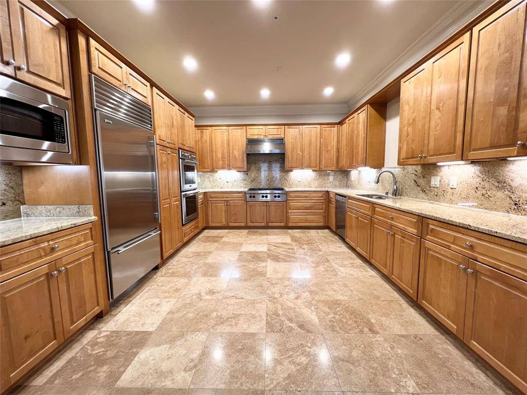 Dallas, TX 75225,6525 Bandera Avenue #2B