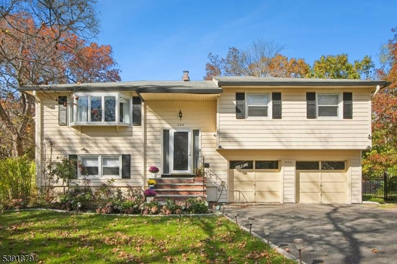 Berkeley Heights Twp., NJ 07922,223 Chaucer Dr