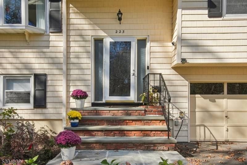 Berkeley Heights Twp., NJ 07922,223 Chaucer Dr