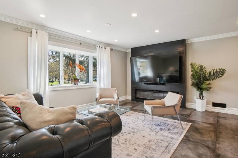 Berkeley Heights Twp., NJ 07922,223 Chaucer Dr