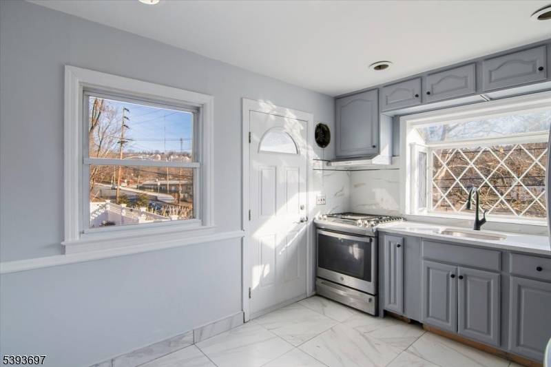 Pompton Lakes Boro, NJ 07442,301 Riverview Rd