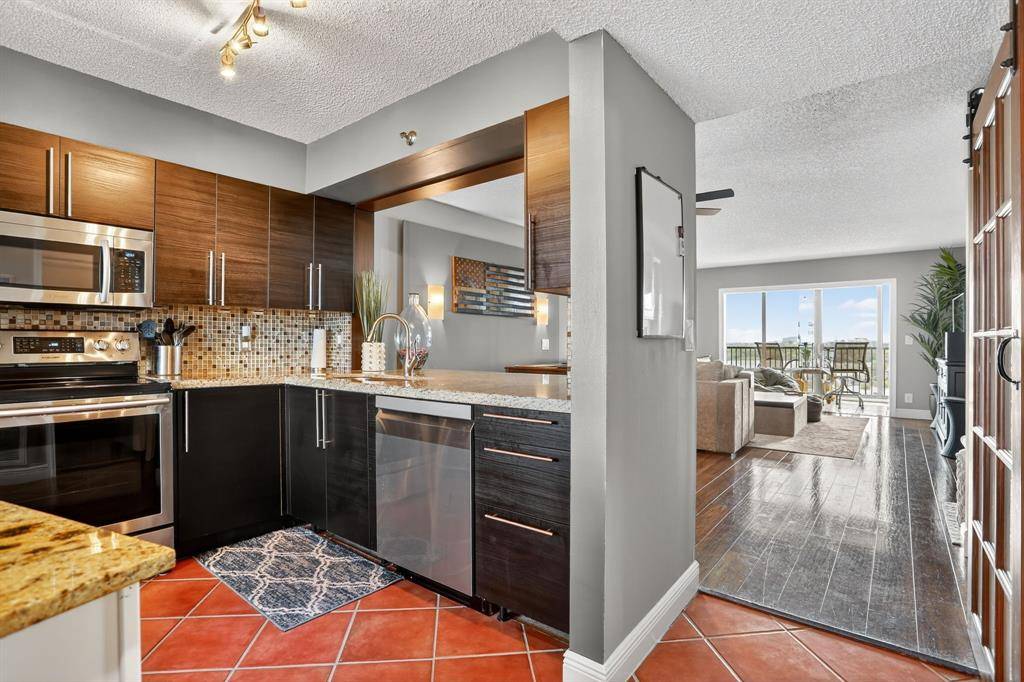 Pompano Beach, FL 33069,2202 S Cypress Bend Dr #906