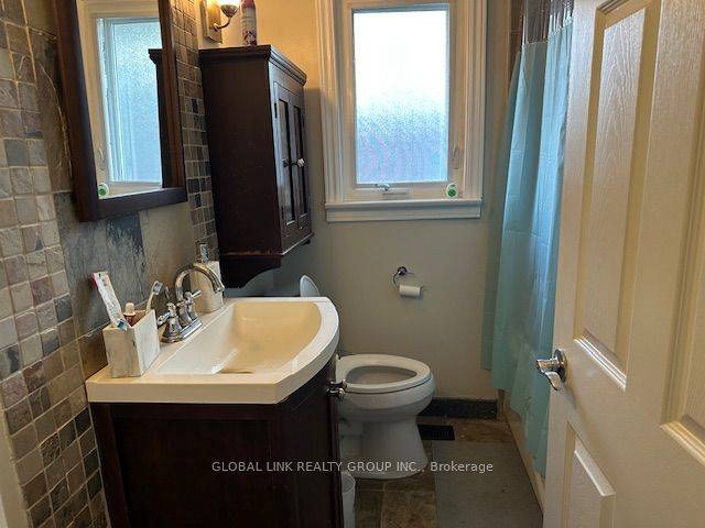 Richmond Hill, ON L4C 3N3,29 Tormore DR