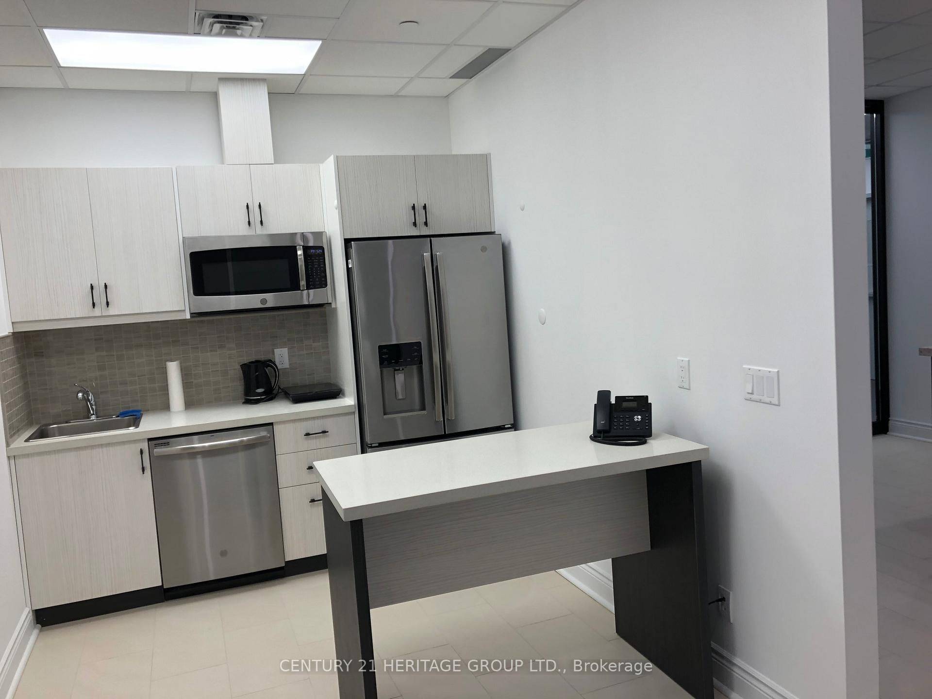 Markham, ON L3R 0H9,2875 14th AVE #208