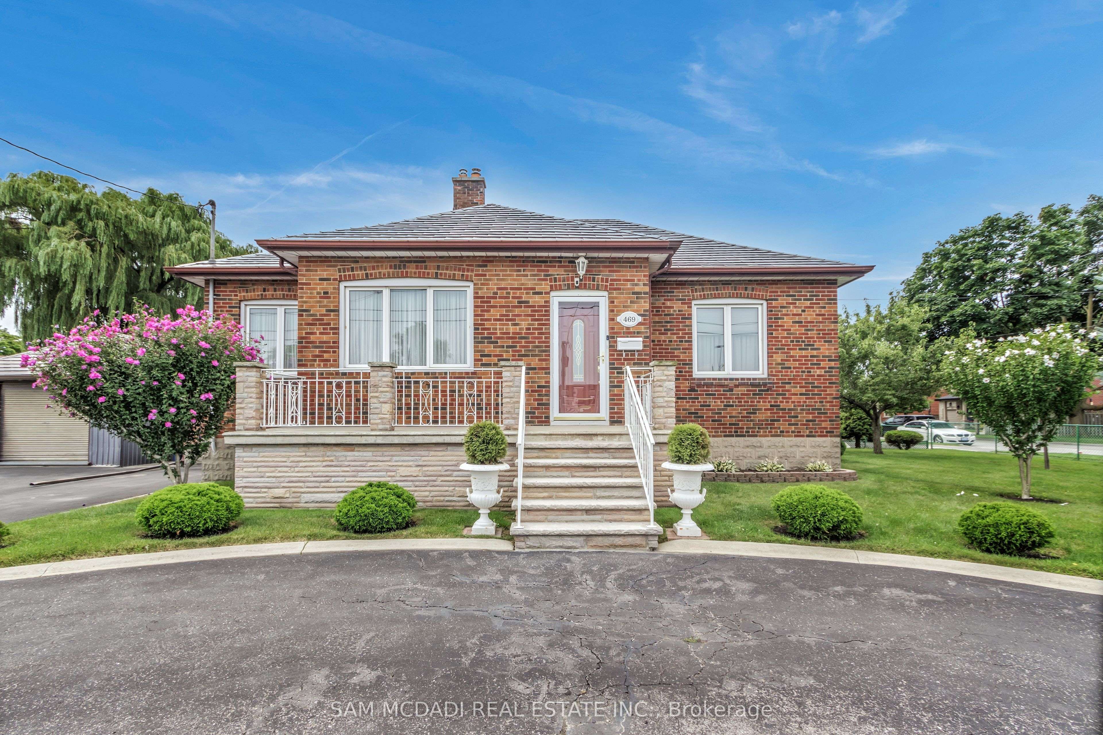 Toronto W06, ON M8W 2T6,469 Evans AVE