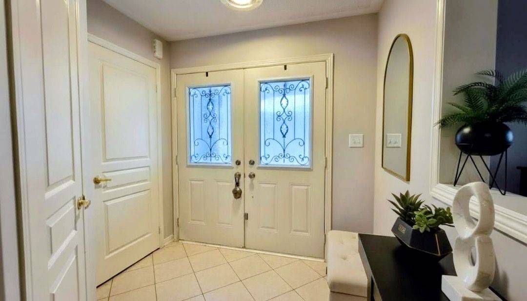 Oakville, ON L6M 0R2,500 Sixteen Mile DR