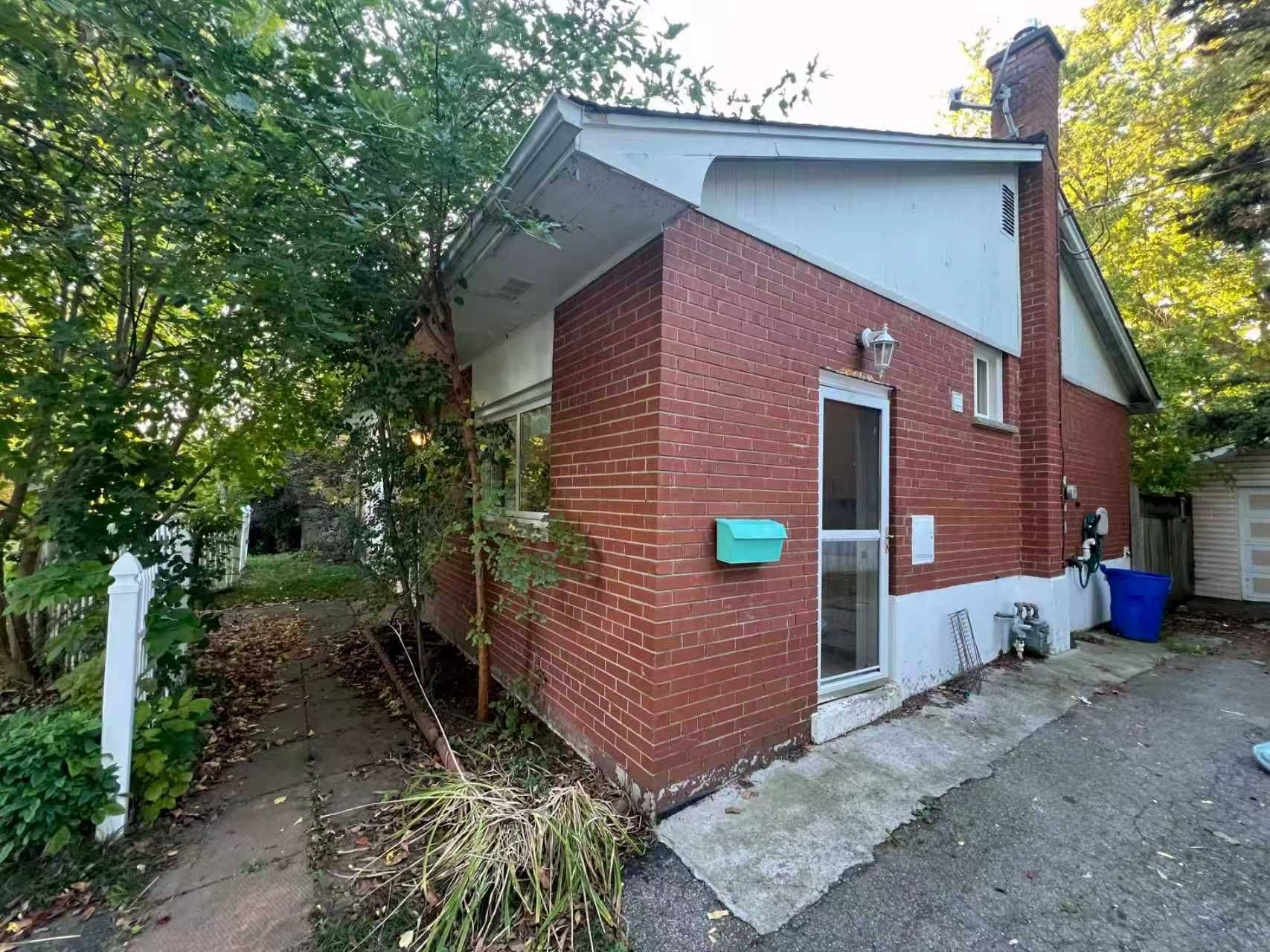 Burlington, ON L7L 4T2,287 Kent CRES