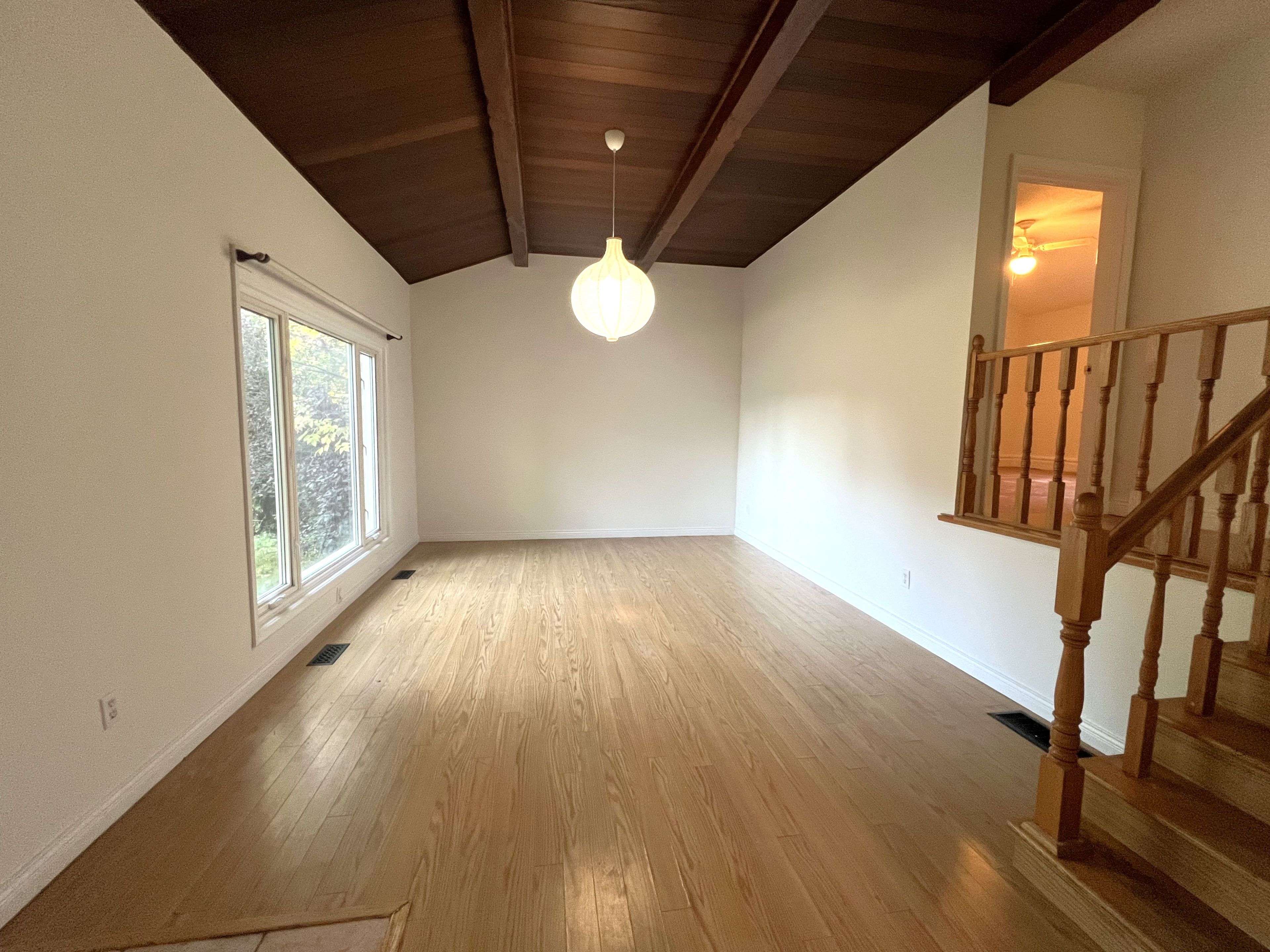 Burlington, ON L7L 4T2,287 Kent CRES