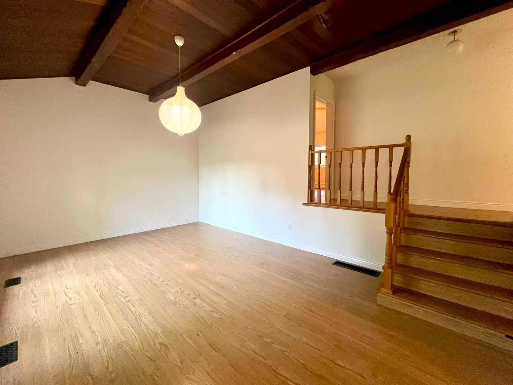 Burlington, ON L7L 4T2,287 Kent CRES