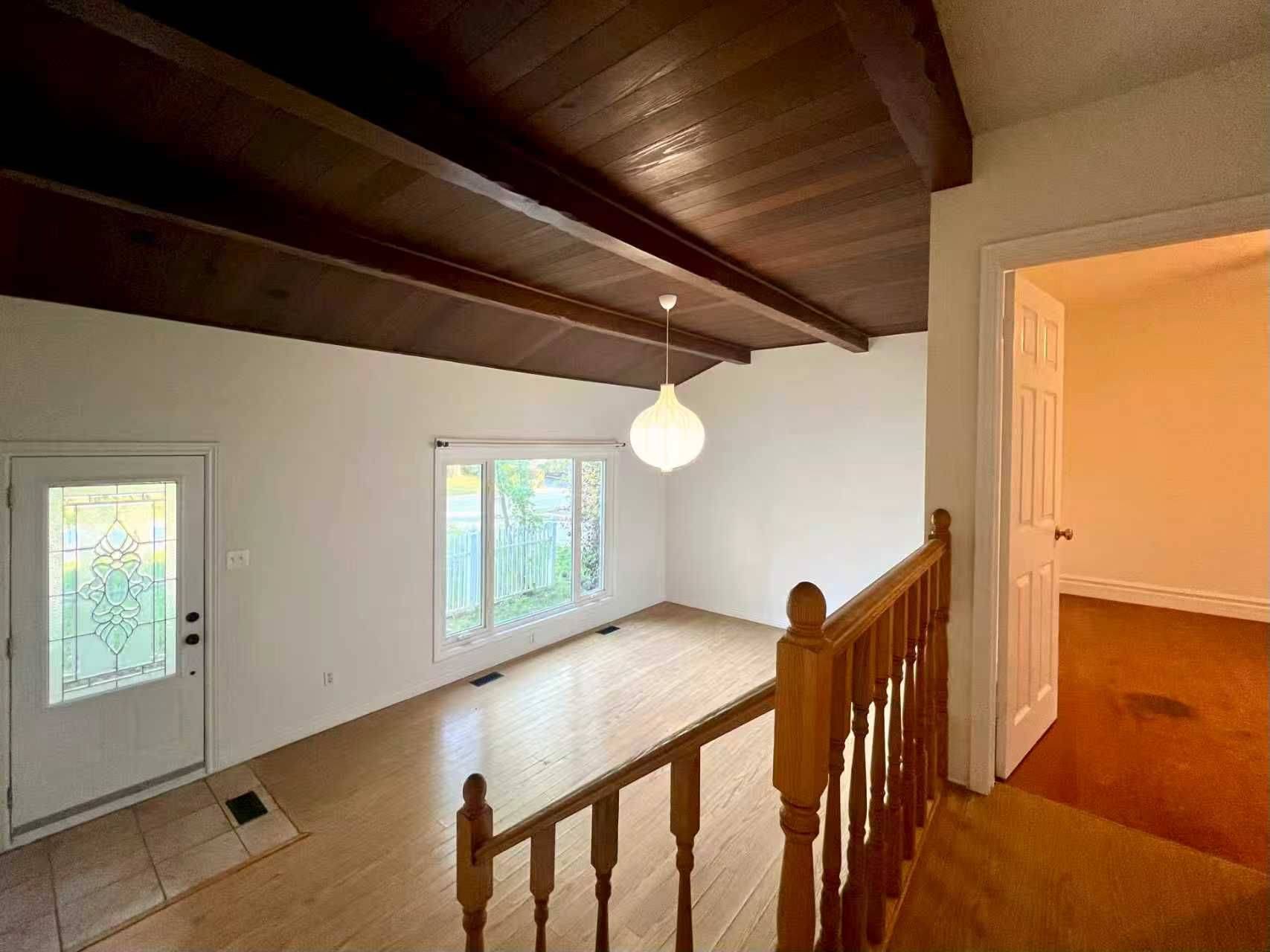 Burlington, ON L7L 4T2,287 Kent CRES