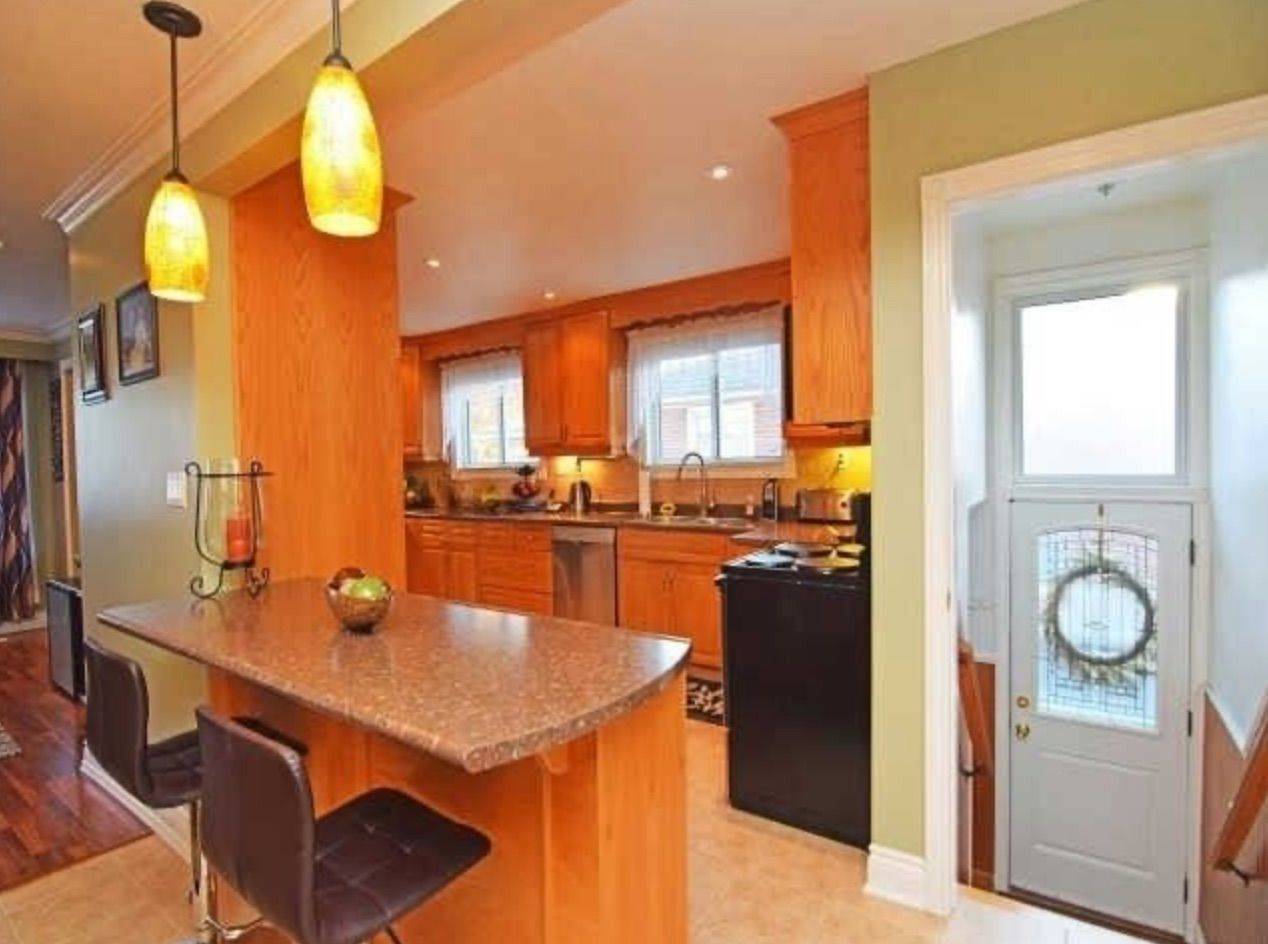 Mississauga, ON L4X 1K9,1602 Coram CRES #Main