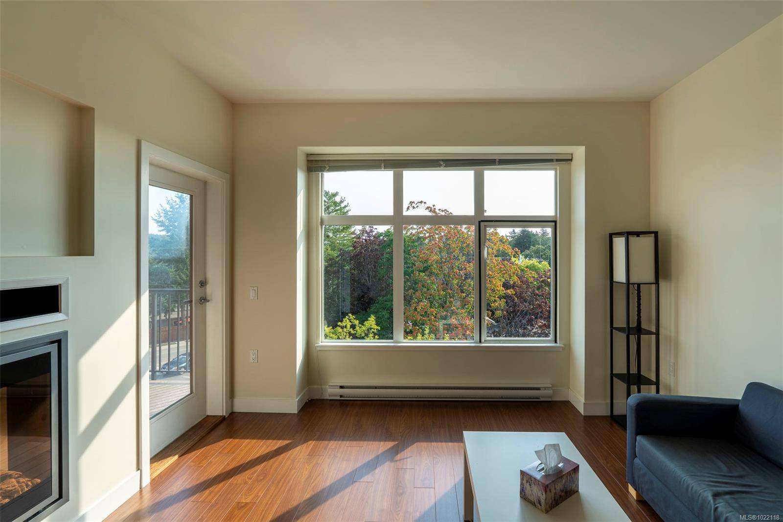 Saanich, BC V8X 2E9,4030 Borden St #402