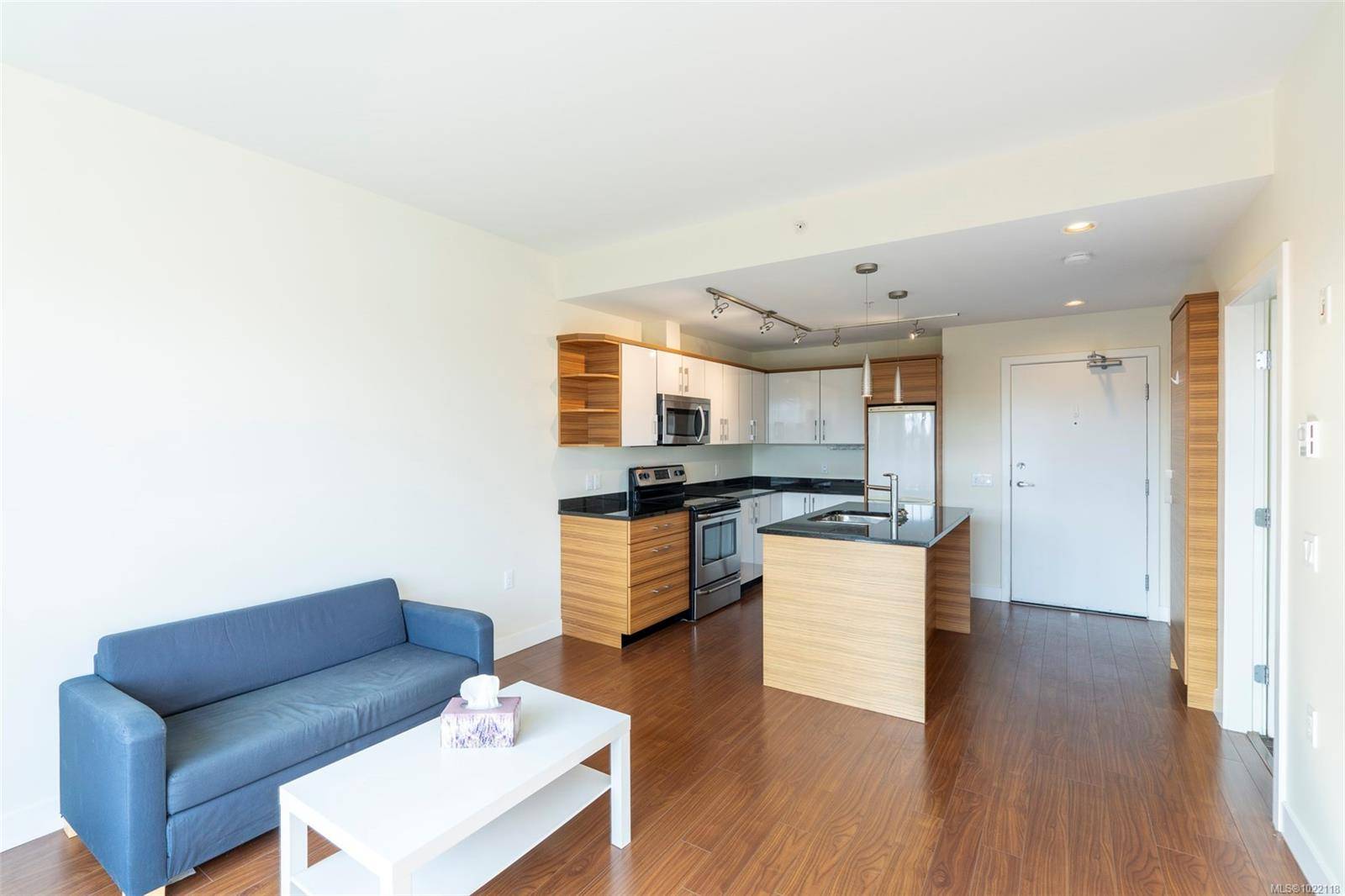 Saanich, BC V8X 2E9,4030 Borden St #402