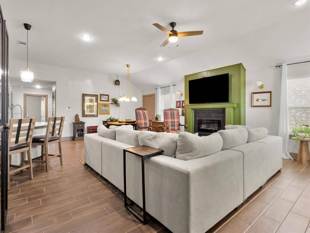 Granbury, TX 76048,2721 Beechwood Street