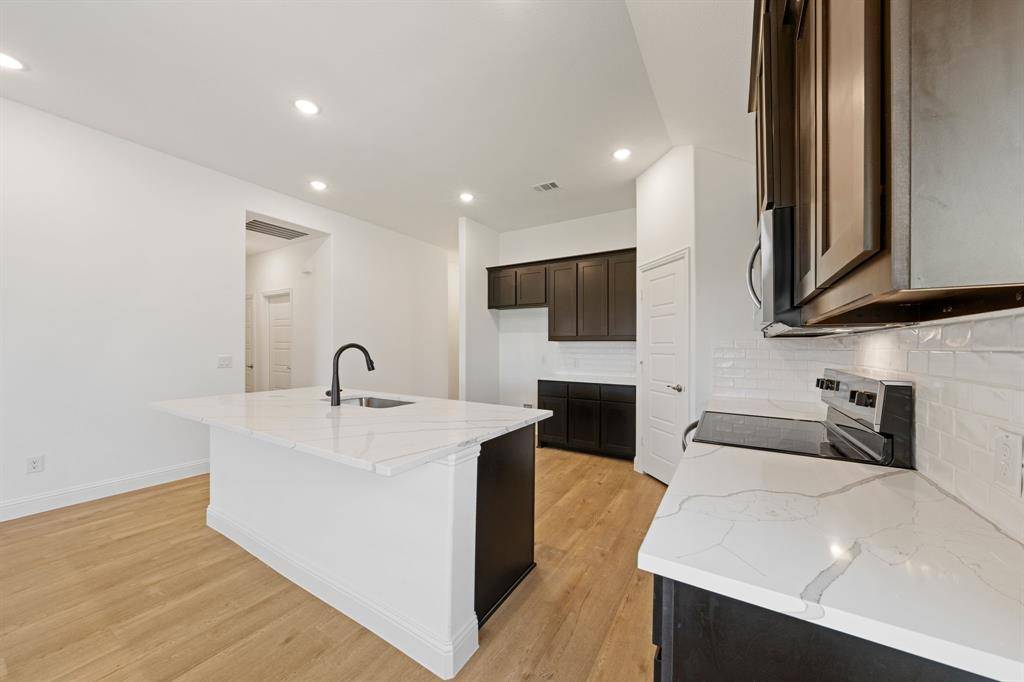 Venus, TX 76009,1941 Daybreak Drive