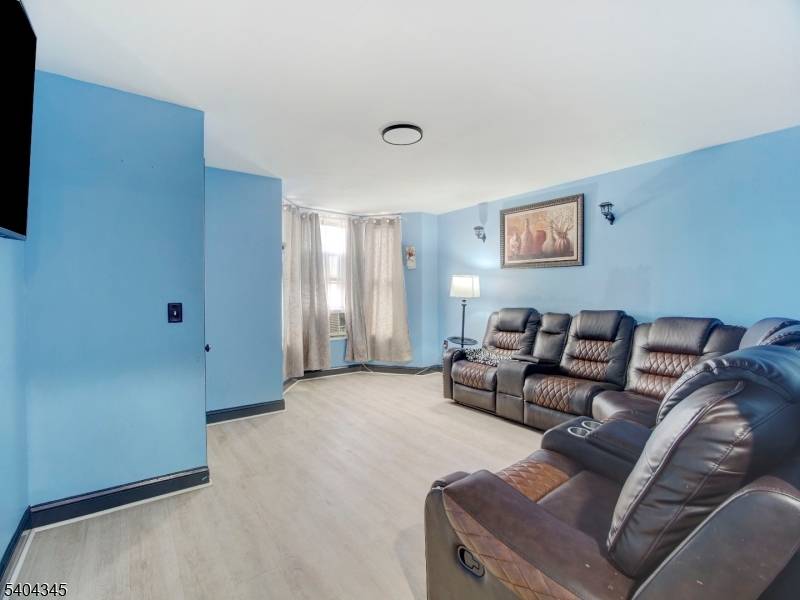 Newark City, NJ 07105,23 Foundry St