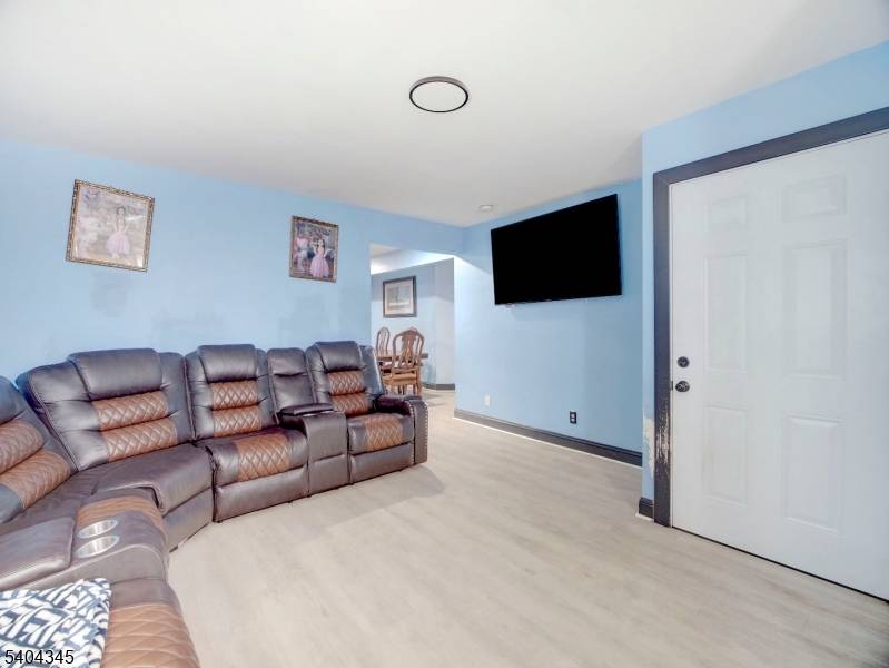 Newark City, NJ 07105,23 Foundry St