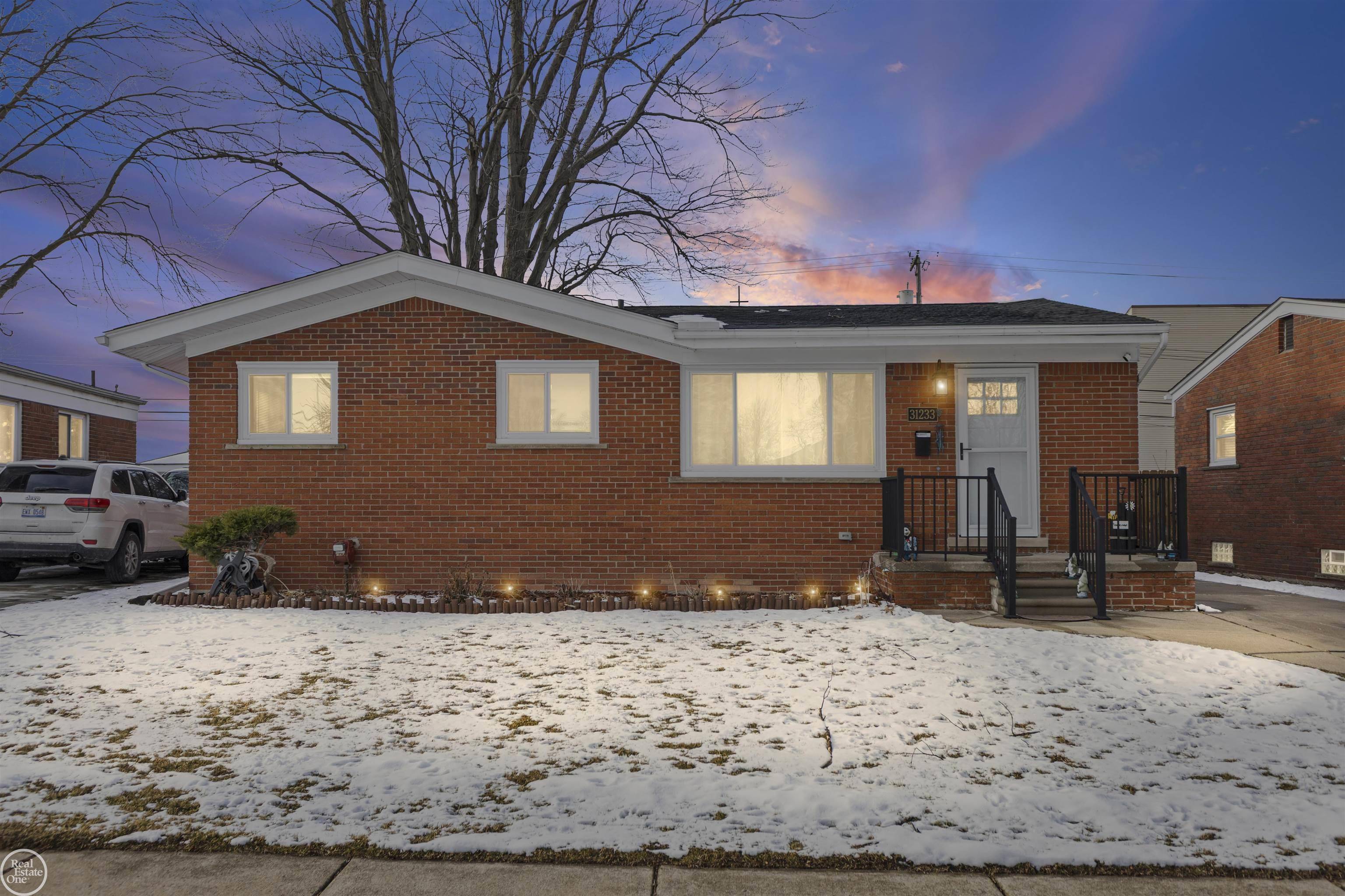 Saint Clair Shores, MI 48082,31233 Arrowhead ST